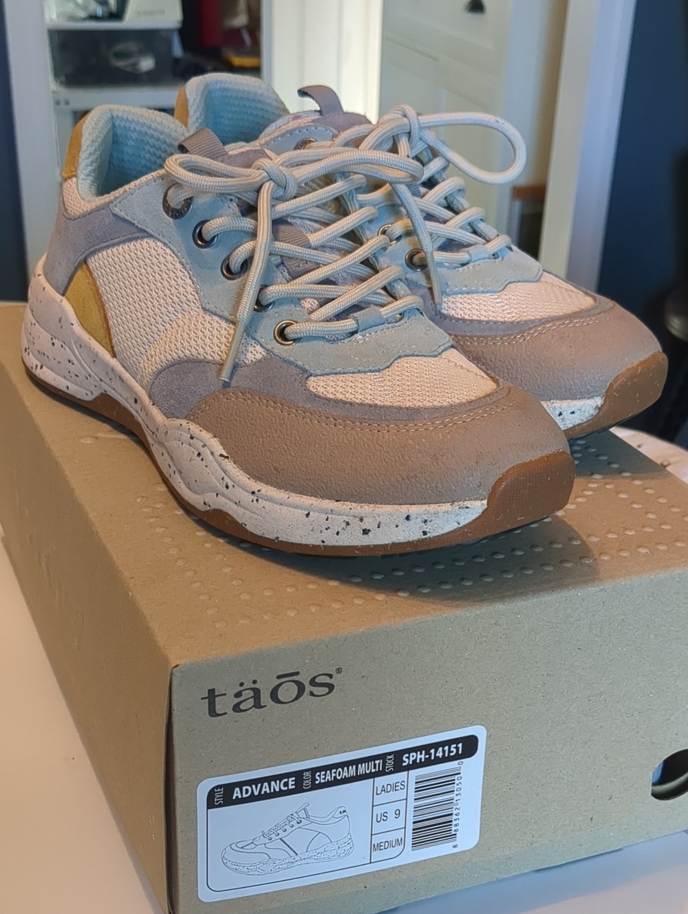 Taos Seafoam Multi Women’s Sneakers - Light Blue & Beige Sz 9